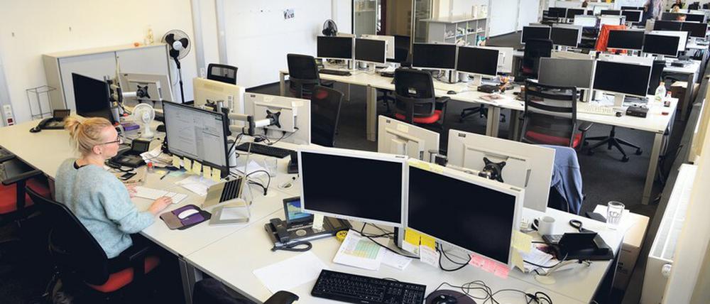 Notbesetzung. Nach einem Coronavirus-Fall im Tagesspiegel arbeitet die Redaktion im Großraumbüro mit so wenig Personal wie möglich.