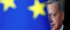 Der türkische Präsident Recep Tayyip Erdogan hat sich am Montag mit den EU-Spitzen getroffen. Anlass war die Flüchtlingskrise an der griechisch-türkischen Grenze.