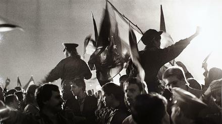 Dramatisches Halbdunkel: Eindrücke vom Tag der deutschen Vereinigung, fotografiert von Barbara Klemm 1990 in Berlin.