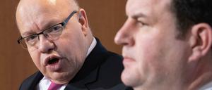 Den Beschluss zur Kurzarbeit wegen des Coronavirus präsentierten Altmaier und Heil zusammen. In der Lieferketten-Frage sind sie allerdings gegensätzlicher Meinung. 
