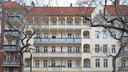 Der Genossenschaftsbau in der Haeselerstraße (Charlottenburg) steht für Mitbestimmung, qualitativ hochwertiges Wohnen und innovatives Bauen. Diese Anlage wurde 1907 bis 1913 als erster genossenschaftlicher Siedlungsteil nach Plänen und Entwürfen des Architekten Paul Kolb für den Berliner Spar- und Bauverein, heute: Berliner Bau- und Wohnungsgenossenschaft von 1892, errichtet. Die Wohnanlage hat ausschließlich Vorderhauswohnungen. Sie steht unter Denkmalschutz.