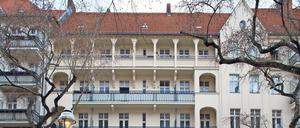 Der Genossenschaftsbau in der Haeselerstraße (Charlottenburg) steht für Mitbestimmung, qualitativ hochwertiges Wohnen und innovatives Bauen. Diese Anlage wurde 1907 bis 1913 als erster genossenschaftlicher Siedlungsteil nach Plänen und Entwürfen des Architekten Paul Kolb für den Berliner Spar- und Bauverein, heute: Berliner Bau- und Wohnungsgenossenschaft von 1892, errichtet. Die Wohnanlage hat ausschließlich Vorderhauswohnungen. Sie steht unter Denkmalschutz.