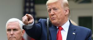 US-Präsident Donald Trump und sein Vize Mike Pence am Freitag im Rosengarten des Weißen Hauses.