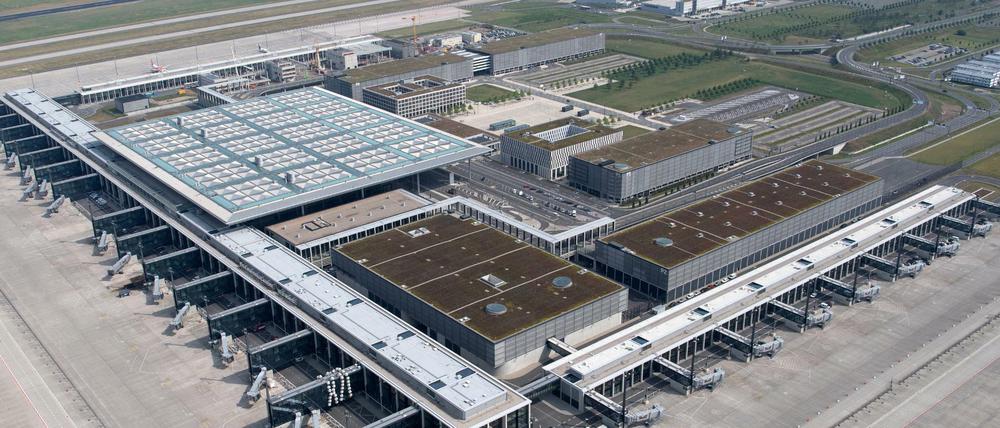 Blick über den Hauptstadtflughafen BER in Schönefeld.