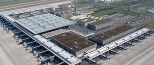 Blick über den Hauptstadtflughafen BER in Schönefeld.