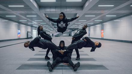Tänzer Prince Ofori mit seinen Brüdern, der MIK-Family.