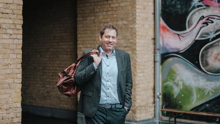 Lars Klingbeil macht Crossfit im G3 CrossFit in Berlin am 14. Oktober 2021. Der zweite Mann mit der Glatze ist der Inhaber und Trainer von G3, Felix Laeufle.