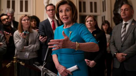 Unter der Führung von Nancy Pelosi haben sich die Demokraten im Repräsentantenhaus mit der Regierung auf ein Coronavirus-Hilfspaket geeinigt.