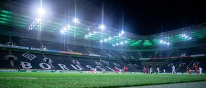 In Mönchengladbach wurde schon vor leeren Rängen gespielt.
