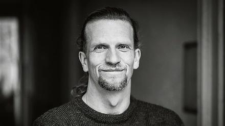Klaus Arriens,  Drehbuchautor („Letzte Spur Berlin“, „In aller Freundschaft“). Schreibt gerade zusammen mit Thomas Wilke für die ARD Degeto den Sechsteiler „Beste Kollegen“. 
