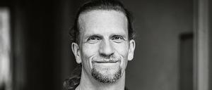 Klaus Arriens,  Drehbuchautor („Letzte Spur Berlin“, „In aller Freundschaft“). Schreibt gerade zusammen mit Thomas Wilke für die ARD Degeto den Sechsteiler „Beste Kollegen“. 