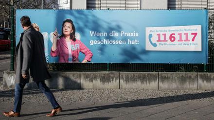 Immer ansprechbar. Mit Plakaten wie diesen wirbt die Kassenärztliche Vereinigung (KV) für ihre Notrufnummer.