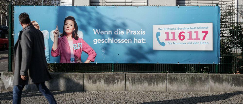 Immer ansprechbar. Mit Plakaten wie diesen wirbt die Kassenärztliche Vereinigung (KV) für ihre Notrufnummer.