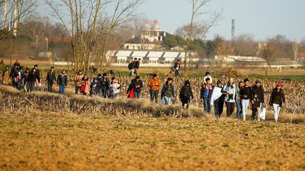 Ende Februar hatten Busse Flüchtlinge an die griechische Grenze gebracht. 