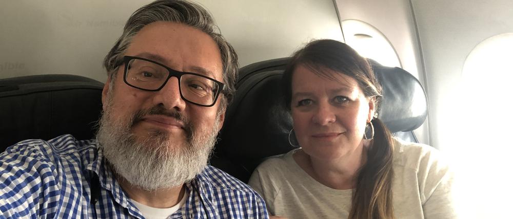 Manager Rodrigo Bustos Barros und seine Frau Kerstin auf dem Rückflug.