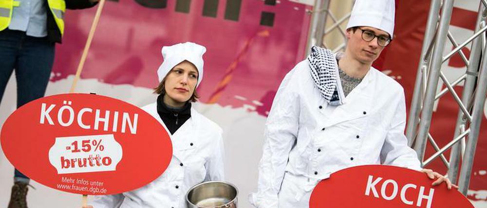 In vielen Berufen verdienen Frauen immer noch deutlich weniger als Männer.