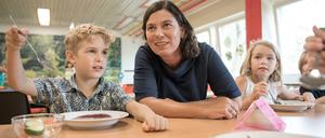 Seit Anfang des Schuljahres erhalten alle Schüler Berlins ein kostenloses Mittagessen – wenn die Schulen geöffnet sind.