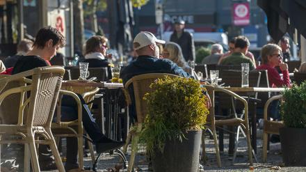Die Berliner freuen sich über die Sonne.