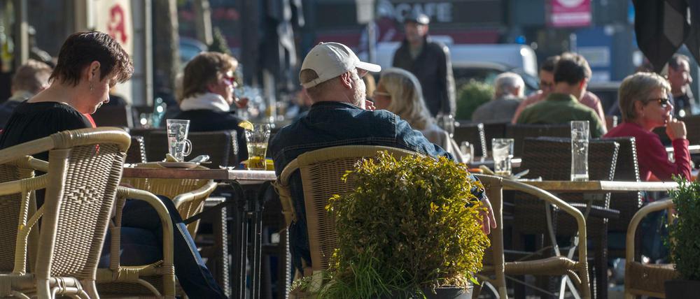 Die Berliner freuen sich über die Sonne.