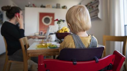 Wer schon einmal versucht hat, mit Kindern von zu Hause zu arbeiten weiß: Es ist eine große Herausforderung.