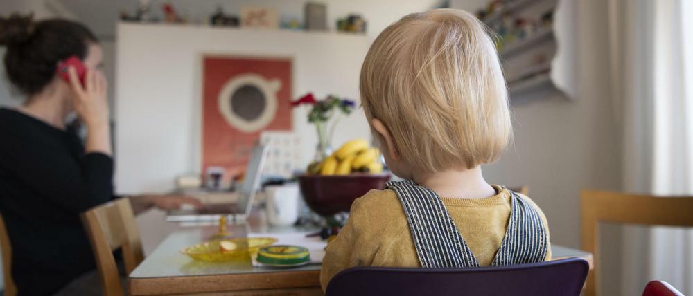 Wer schon einmal versucht hat, mit Kindern von zu Hause zu arbeiten weiß: Es ist eine große Herausforderung.