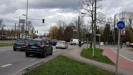 In Köpenick darf zweispurig rechts in den Fürstenwalder Damm nach Friedrichshagen abgebogen werden.