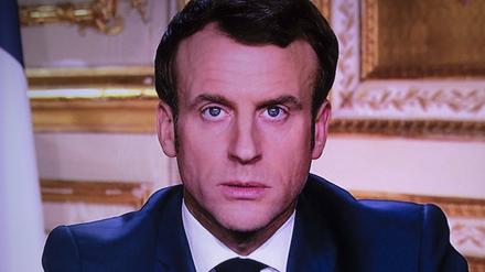 Frankreichs Präsident Macron während seiner TV-Ansprache