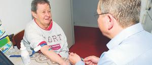 Der Coronavirus bedeutet einen Balanceakt für Ärzte, die fürchten, selbst wegen des Virus auszufallen. 