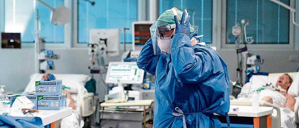 Italiens Ärzte erleben gerade, was es heißt, wenn das Gesundheitssystem kollabiert - und was auch deutschen Ärzten bald bevorstehen könnte.