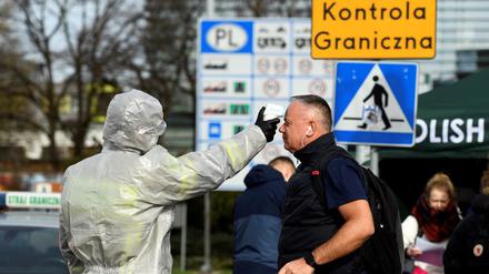 Volle Kontrolle. Wer nach Polen einreisen wird an der Grenze auf Fieber untersucht.
