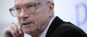 Der russische Schriftsteller und Politiker Eduard Limonov starb am Dienstag im Alter von 77 Jahren. 