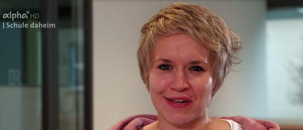 Bildungsfernsehen auf Augenhöhe. Vera Cornette erklärt für "alpha Lernen" die Sinnesorgane des Menschen.