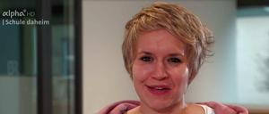 Bildungsfernsehen auf Augenhöhe. Vera Cornette erklärt für "alpha Lernen" die Sinnesorgane des Menschen. 