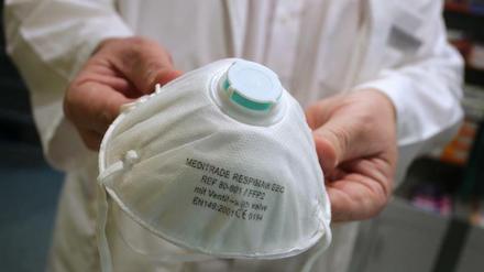 Schutzmasken sind Mangelware. Viele Praxen bekommen in der Coronakrise keinen Nachschub.