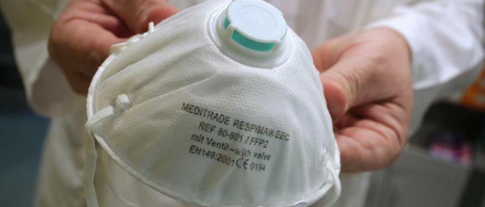Schutzmasken sind Mangelware. Viele Praxen bekommen in der Coronakrise keinen Nachschub.