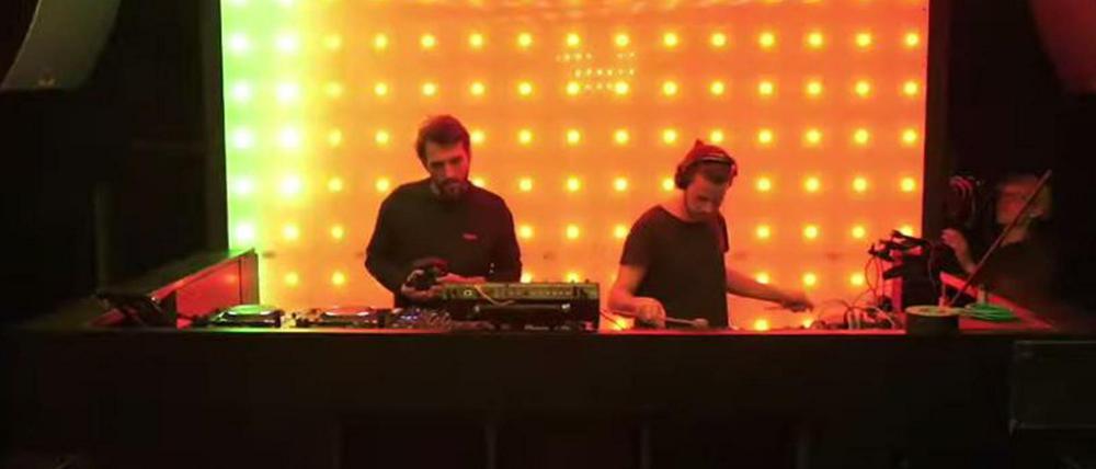 Das Duo Gheist bei seinem Set im Watergate.
