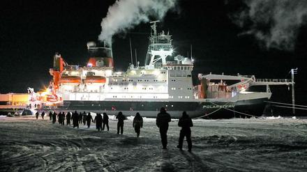 Austausch von Besatzung und Fracht auf der Polarstern Anfang März 2020.