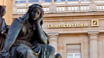 Auch die Deutsche Bank lässt nun einige Filialen vorerst geschlossen.