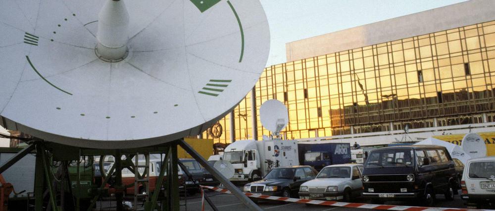 Sind Wahltage Feiertage? Dieser zur im Berliner Palast der Republik ansässigen DDR-Volkskammer am 18 März 1990 war einer.