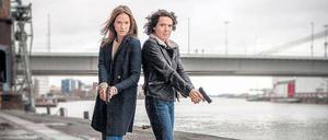 Bedingt abwehrbereit. Der SWR hat die Dreharbeiten mit dem Ermittlerteam Lena Odenthal (Ulrike Folkerts, rechts) und Johanna Stern (Lisa Bitter) wegen der Coronavirus-Gefahr abgebrochen.