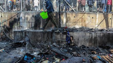 Im Flüchtlingslager von Moria hat es einen schweren Brand gegeben. 