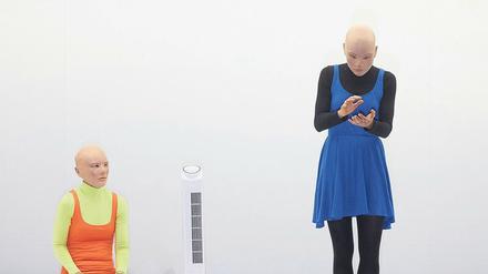 Automatenmenschen. Szene aus Susanne Kennedys „Drei Schwestern“ an den Münchner Kammerspielen.