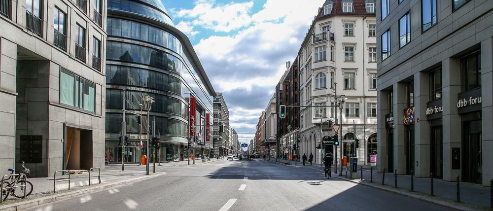 Berlin im Coronakrisen-Modus: Kaum Verkehr auf der Friedrichstraße in Berlin.