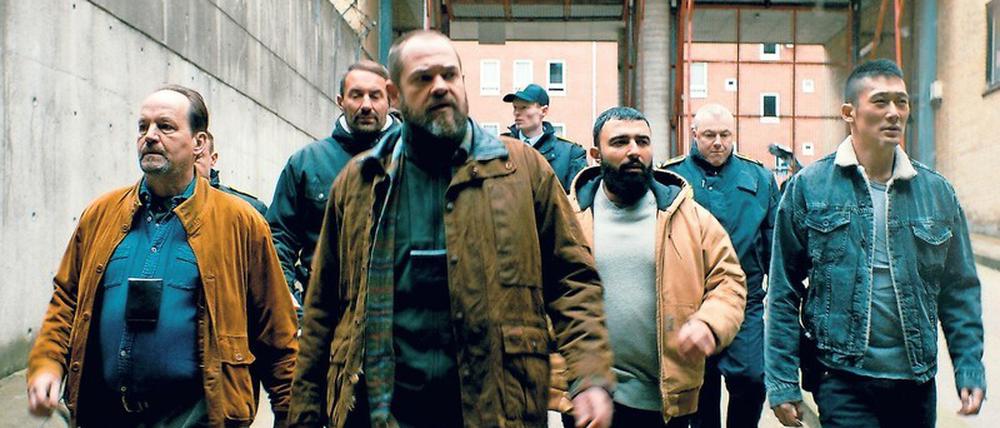 Durchsuchung: Das Team der Taskforce um Alf (Thomas Hwan, r.).