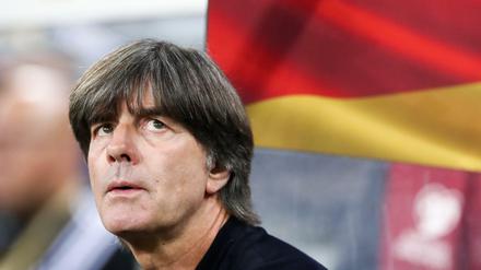 Fußball-Bundestrainer Joachim Löw hat angesichts der Coronavirus-Krise mahnende Worte gefunden.