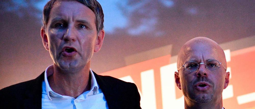 Rechtsextremisten Björn Höcke (links), Andreas Kalbitz im August 2019 im brandenburgischen AfD-Landtagswahlkampf.