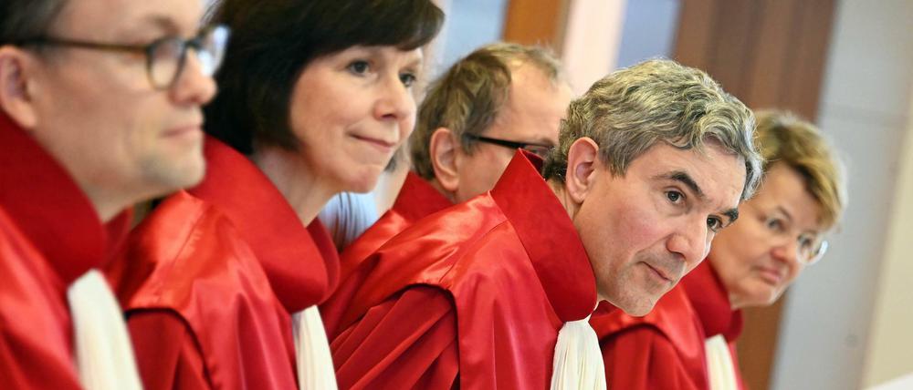 Der Erste Senat des Bundesverfassungsgerichts mit dem Vorsitzenden Stephan Harbarth, dritter von links. 