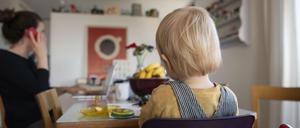Homeoffice und Versorgung der Kinder: Eine Herausforderung für viele Eltern 