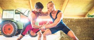 Weltmeister Frank Stäbler (rechts) kann in Zeiten der Coronavirus-Krise selbst auf dem Bauernhof der Eltern nicht mit einem Partner trainieren.