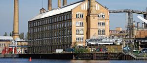 Ende des 19. Jahrhunderts errichtete die AEG das Kabelwerk Oberspree (KWO). Es liegt gleich am Beginn der ersten Tagestour.
